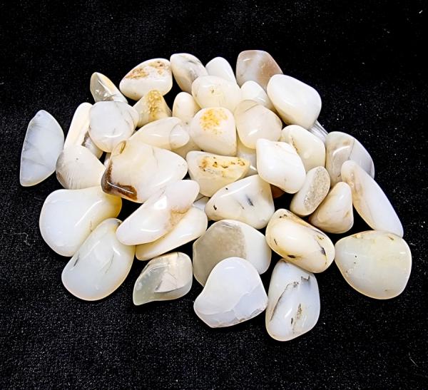 Weißer Opal Trommelsteine